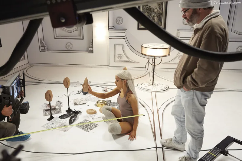 Ariana Grande photo 7 of 3118