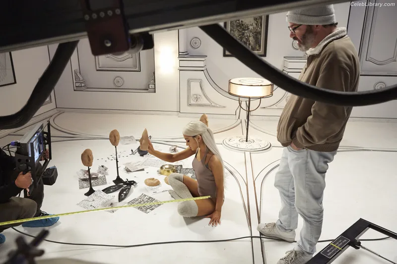 Ariana Grande photo 8 of 3118