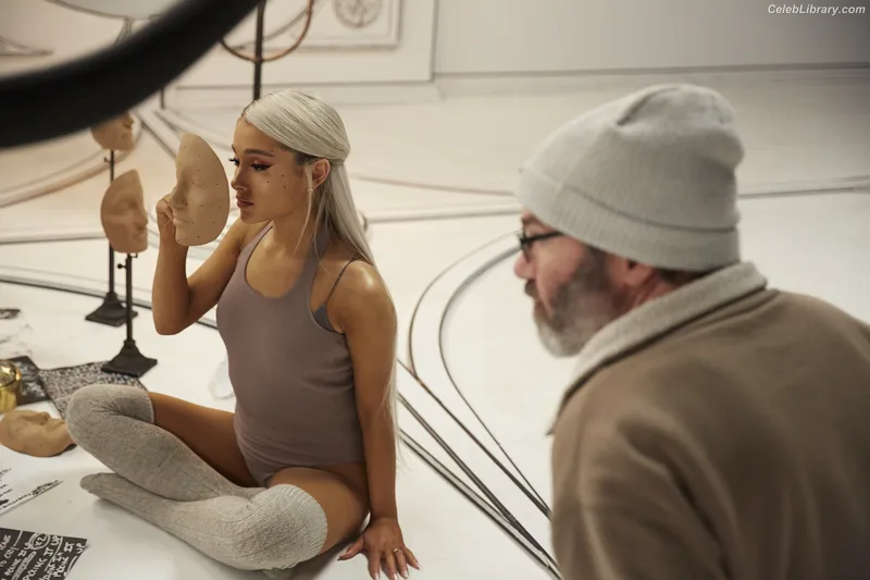 Ariana Grande photo 14 of 3118
