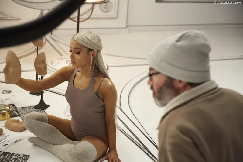 Ariana Grande photo 17 of 3118