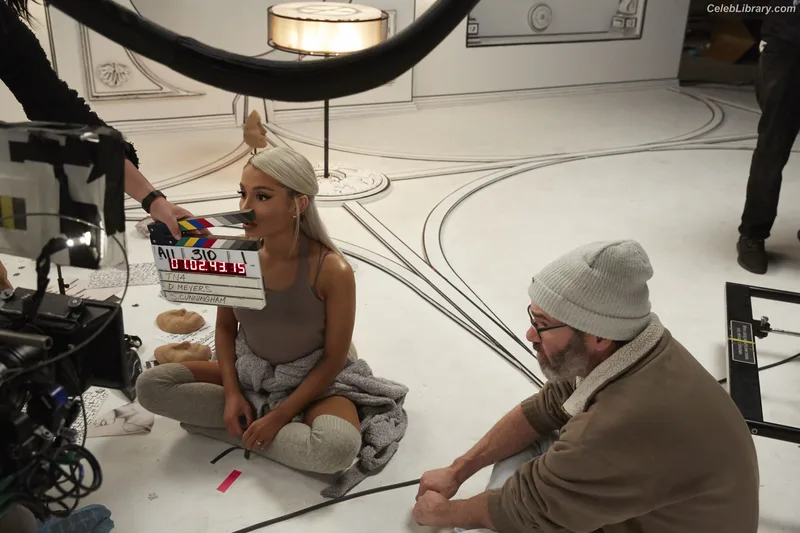 Ariana Grande photo 20 of 3118