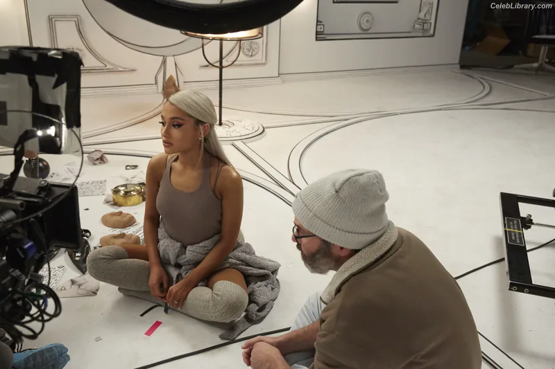 Ariana Grande photo 21 of 3118