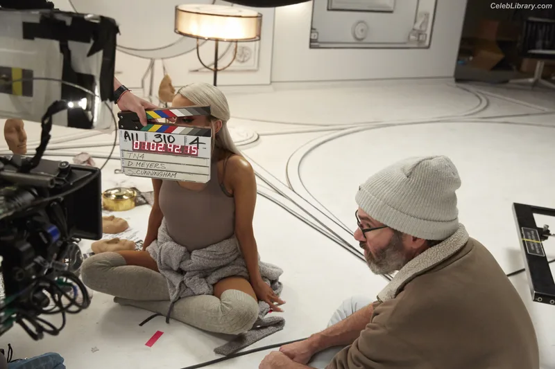 Ariana Grande photo 24 of 3118
