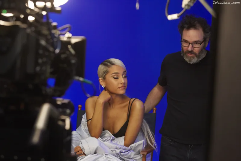 Ariana Grande photo 13 of 3118