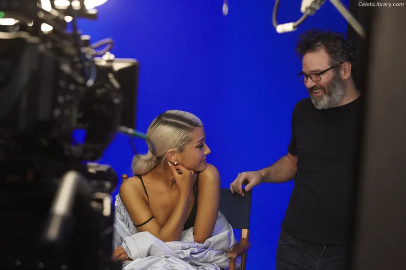 Ariana Grande photo 14 of 3118