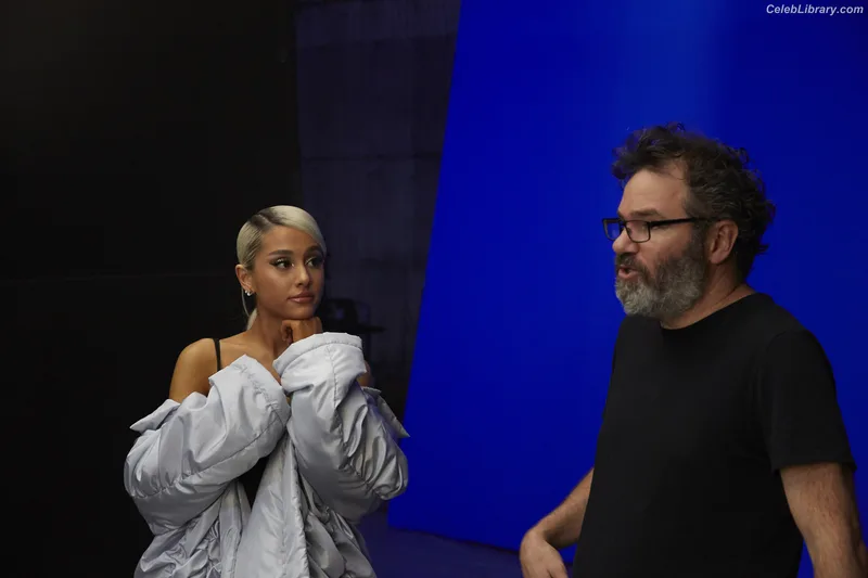 Ariana Grande photo 18 of 3118