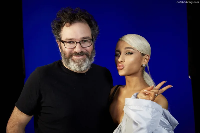 Ariana Grande photo 19 of 3118