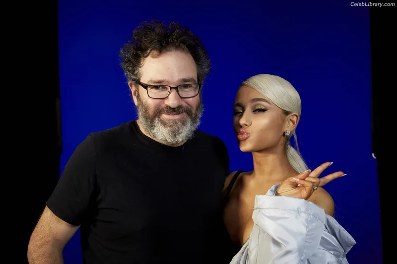 Ariana Grande photo 20 of 3118