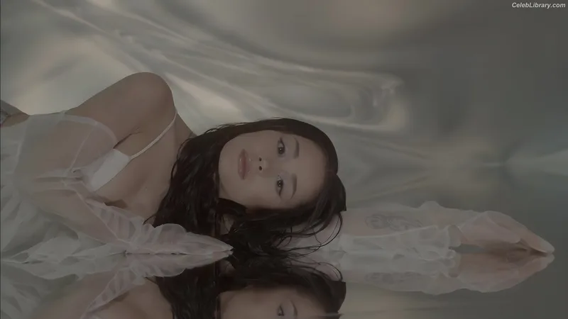 Ariana Grande photo 5 of 3118