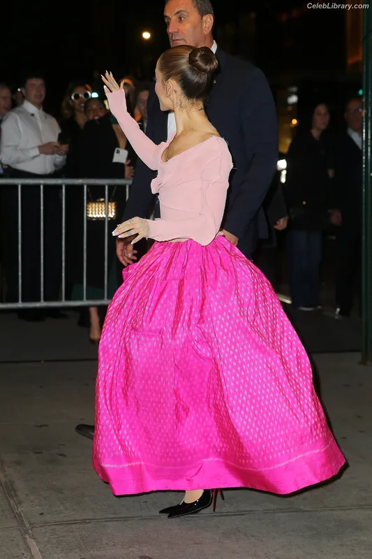 Ariana Grande photo 23 of 3118