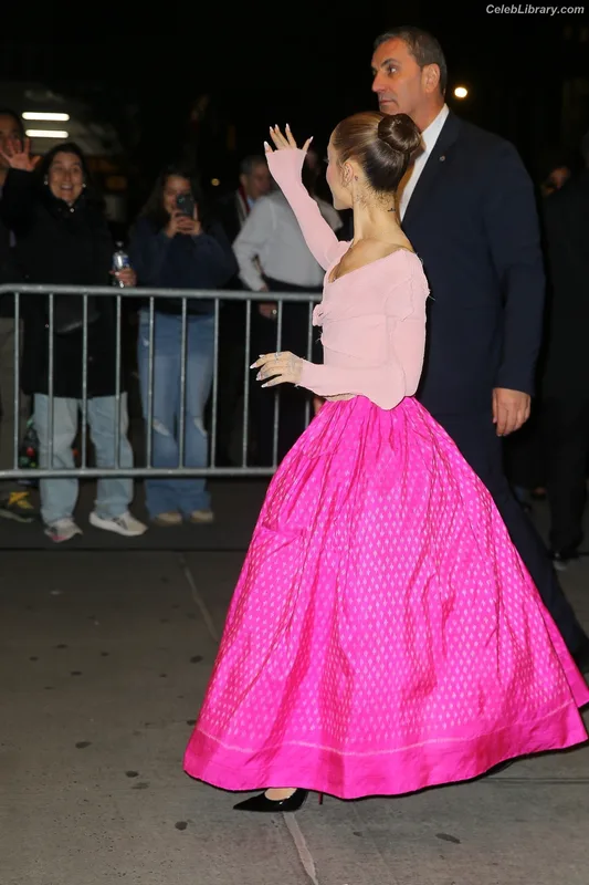 Ariana Grande photo 24 of 3118