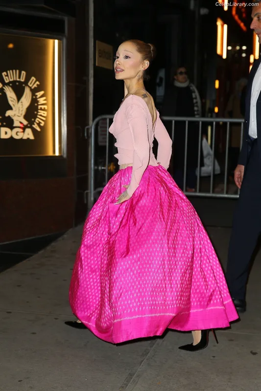 Ariana Grande photo 5 of 3118