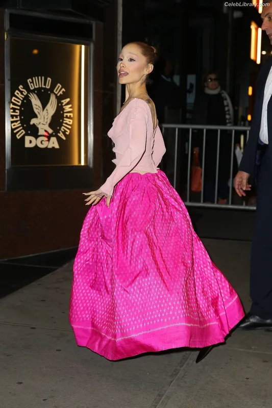 Ariana Grande photo 22 of 3118