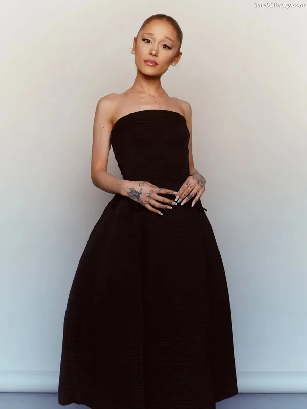 Ariana Grande photo 23 of 3118