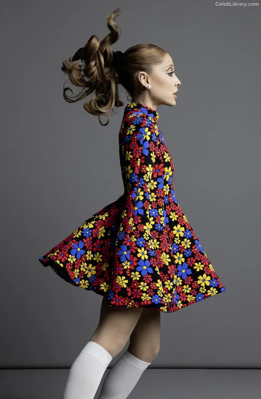 Ariana Grande photo 5 of 3118