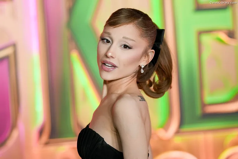 Ariana Grande photo 24 of 3118