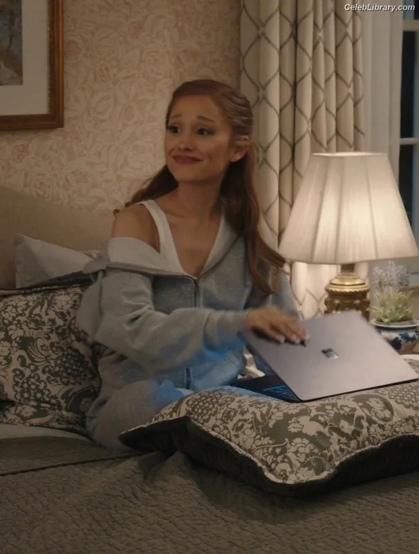 Ariana Grande photo 23 of 3118