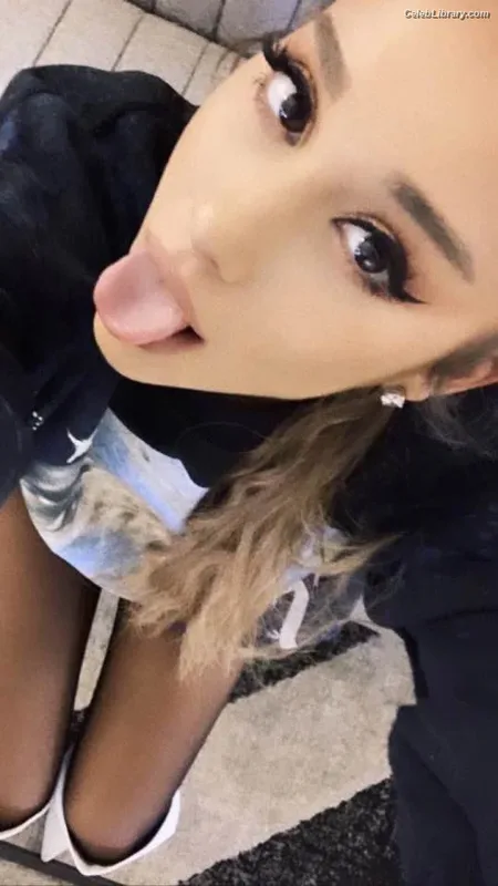 Ariana Grande photo 17 of 3118