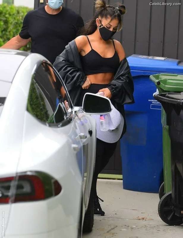 Ariana Grande photo 24 of 3118
