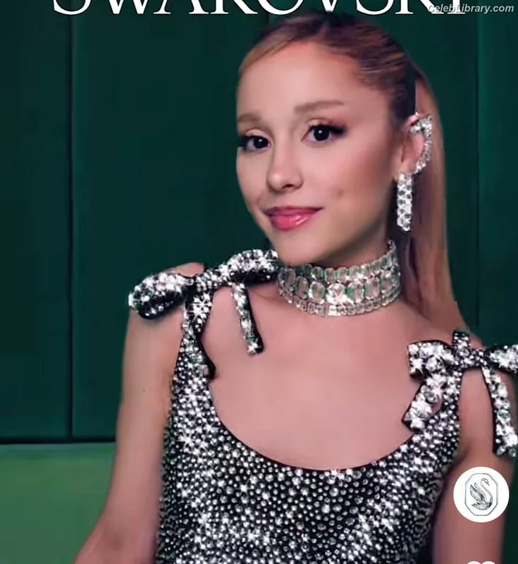 Ariana Grande photo 3 of 3118
