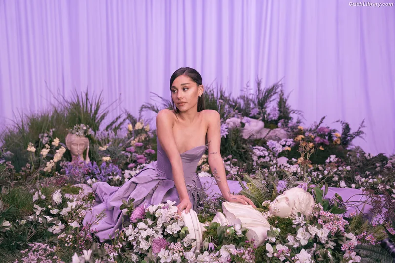 Ariana Grande photo 14 of 3118