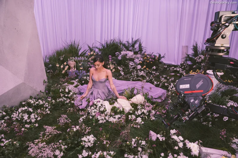 Ariana Grande photo 18 of 3118