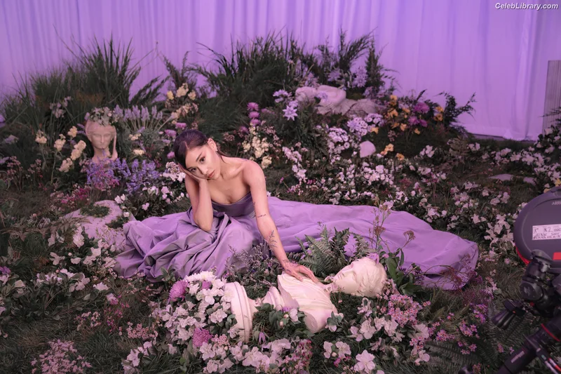 Ariana Grande photo 22 of 3118