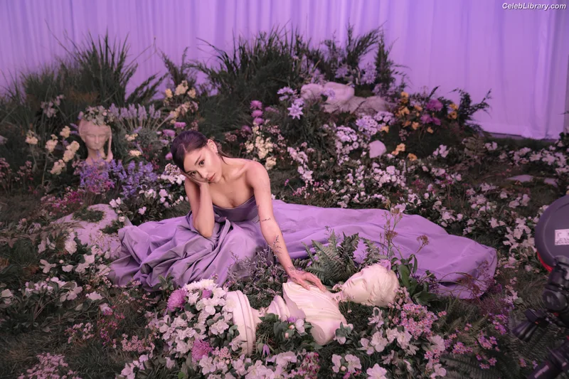 Ariana Grande photo 24 of 3118