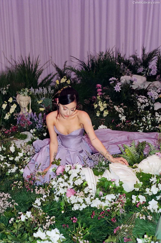 Ariana Grande photo 3 of 3118