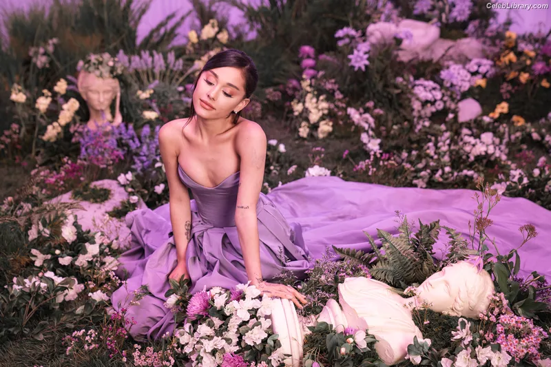 Ariana Grande photo 15 of 3118