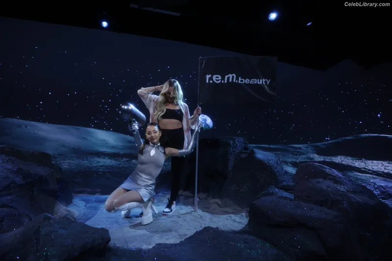 Ariana Grande photo 18 of 3118