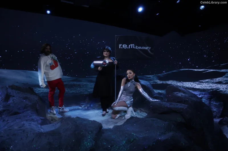 Ariana Grande photo 24 of 3118