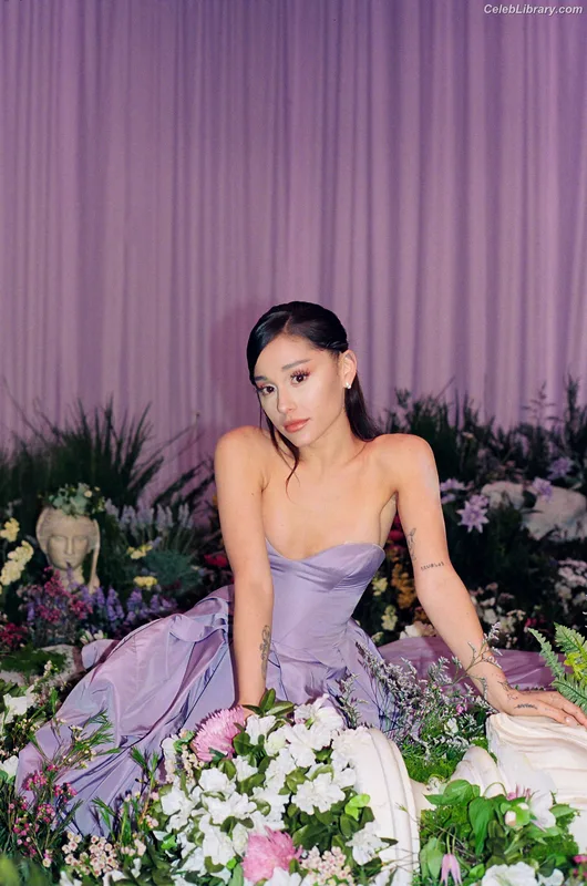 Ariana Grande photo 14 of 3118