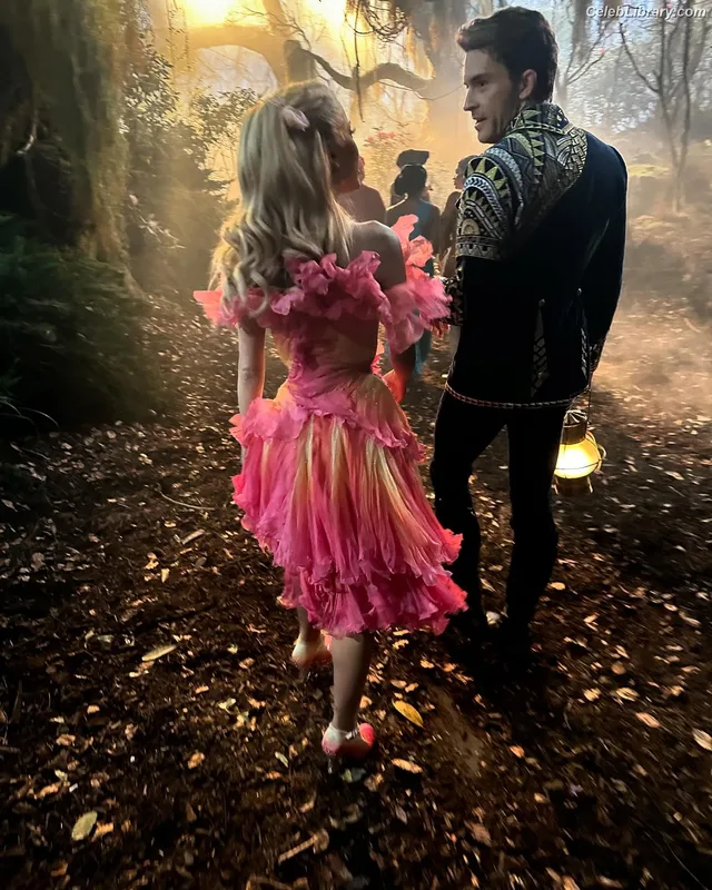 Ariana Grande photo 9 of 3118