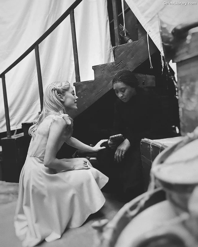 Ariana Grande photo 17 of 3118
