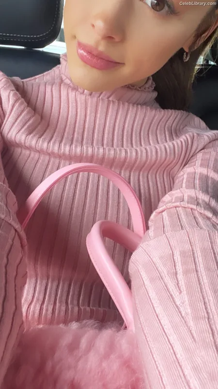 Ariana Grande photo 21 of 3118