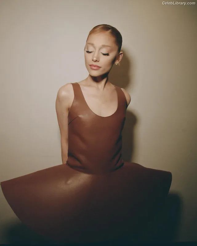 Ariana Grande photo 19 of 3118