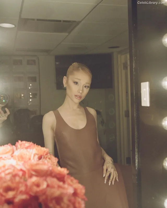 Ariana Grande photo 22 of 3118