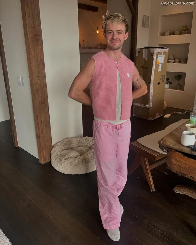 Ariana Grande photo 14 of 3118