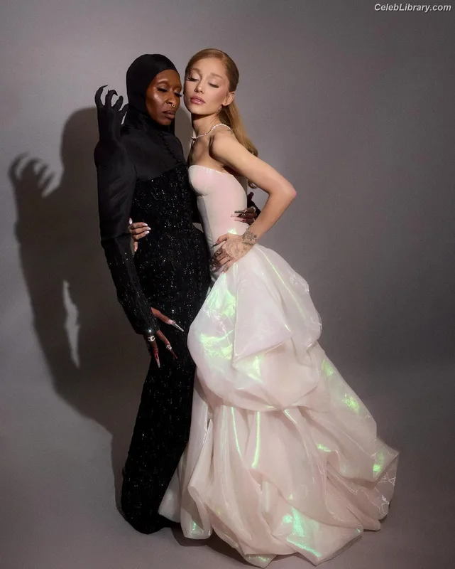 Ariana Grande photo 18 of 3118
