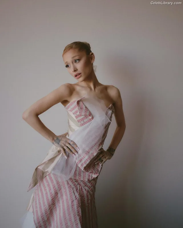 Ariana Grande photo 21 of 3118