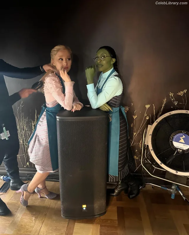 Ariana Grande photo 13 of 3118