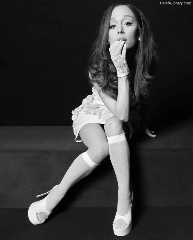 Ariana Grande photo 23 of 3118