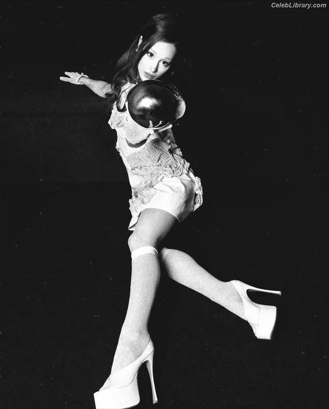 Ariana Grande photo 24 of 3118