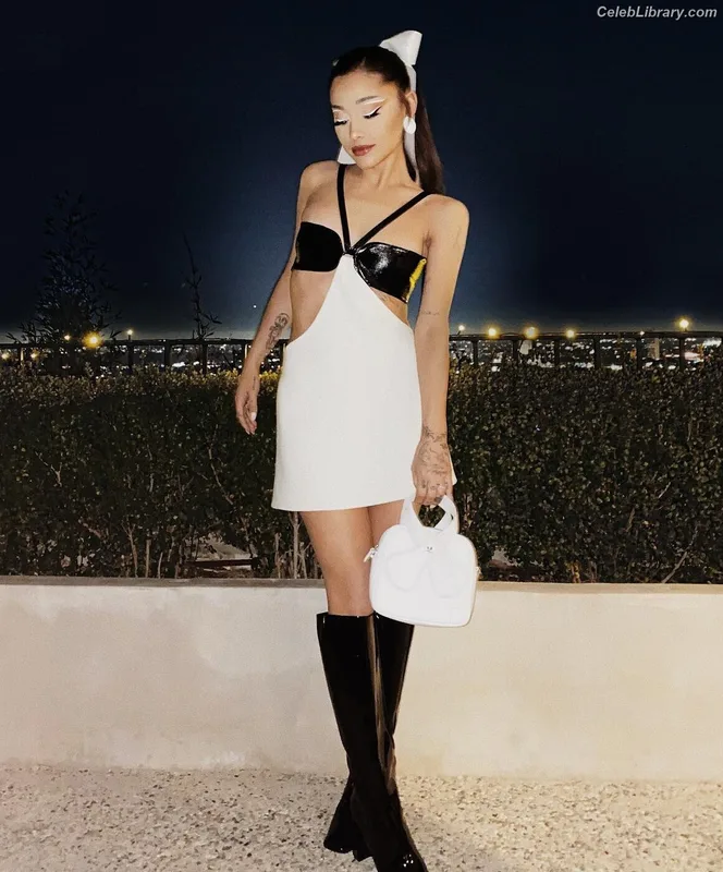 Ariana Grande photo 11 of 3118