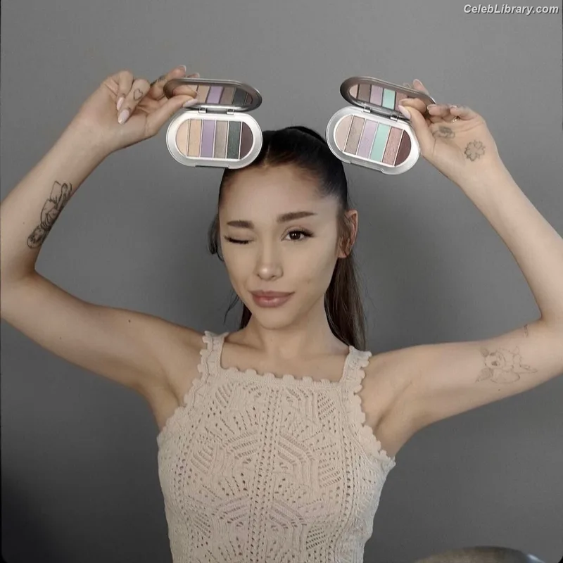 Ariana Grande photo 14 of 3118