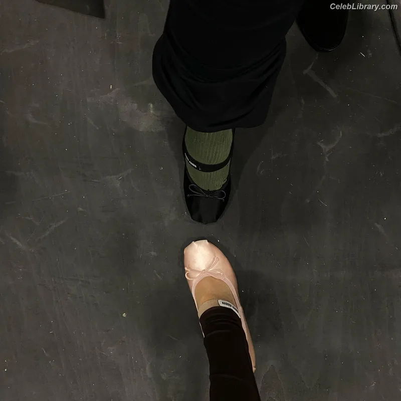 Ariana Grande photo 21 of 3118