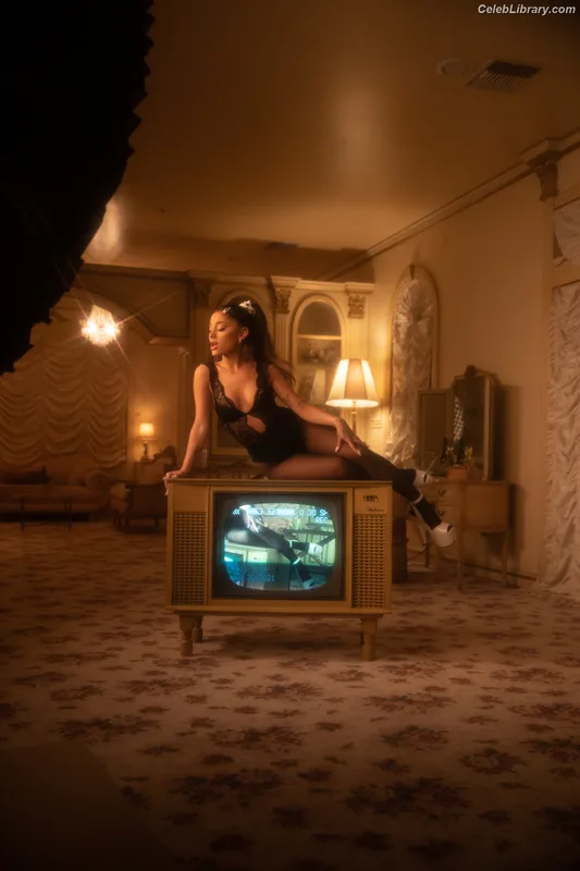 Ariana Grande photo 15 of 3118