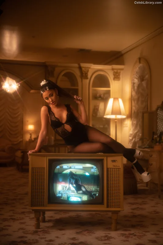 Ariana Grande photo 20 of 3118