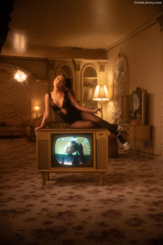 Ariana Grande photo 14 of 3118